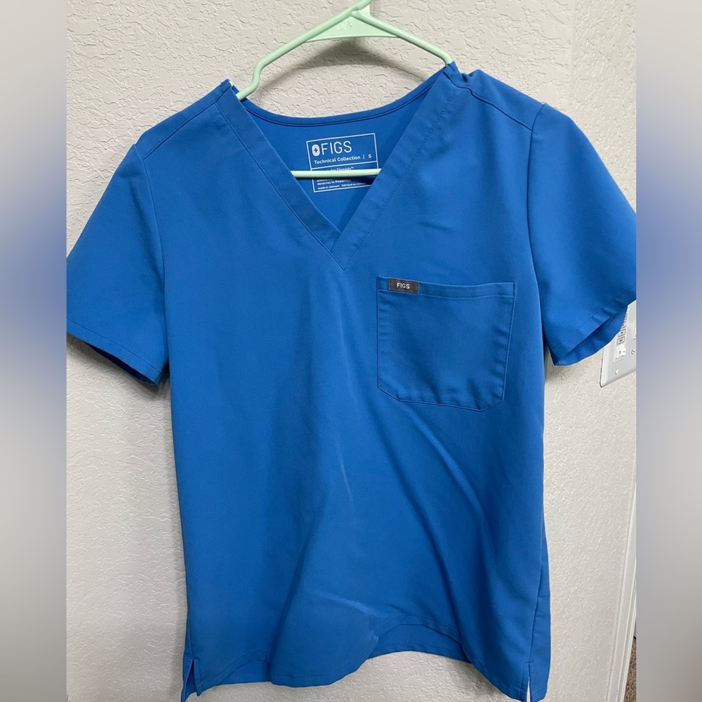 Figs Women's Capri blue scrub set